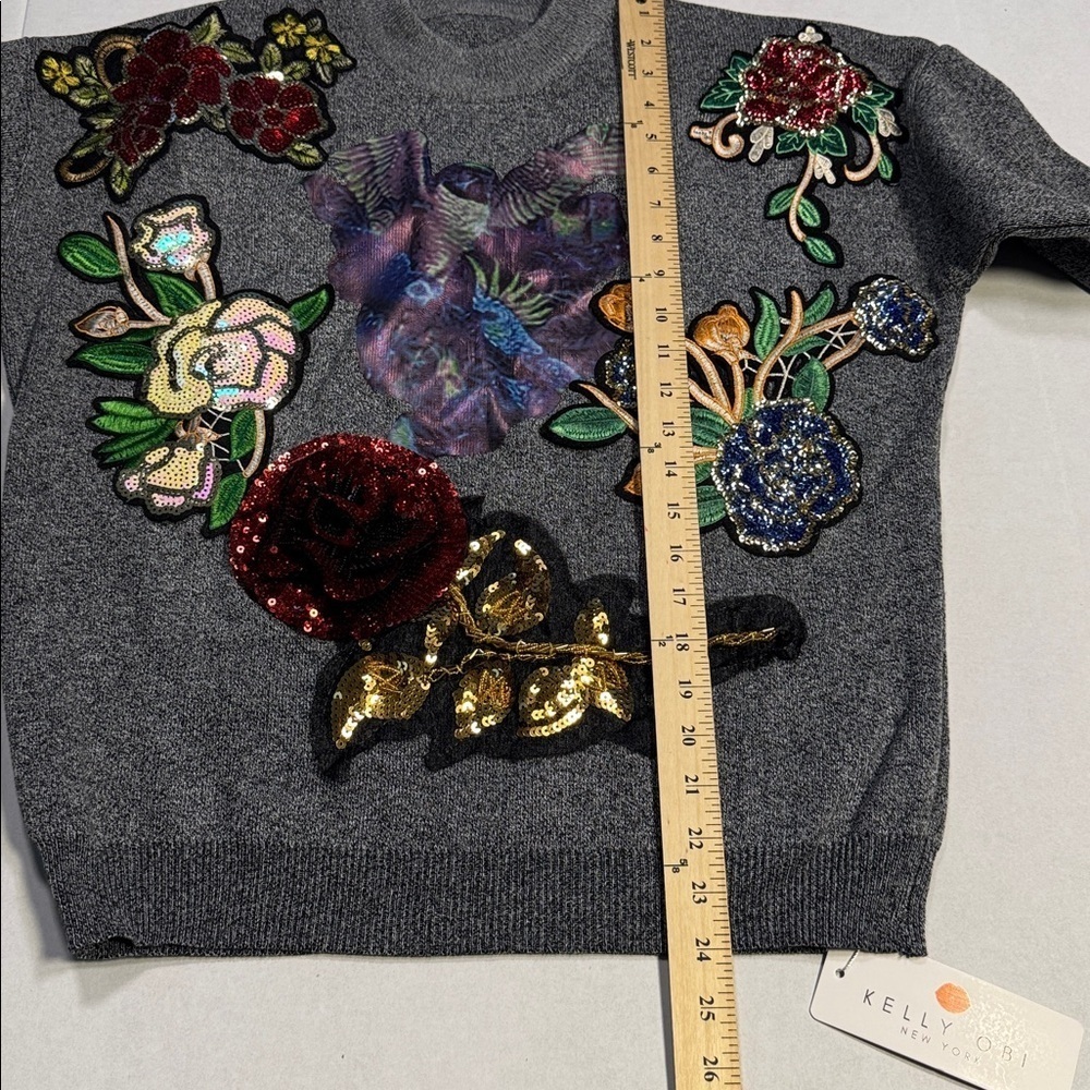 Kelly Obi New York Medium NWT Embroidered Gray Sweater with Artsy Floral Design - Picture 6 of 8